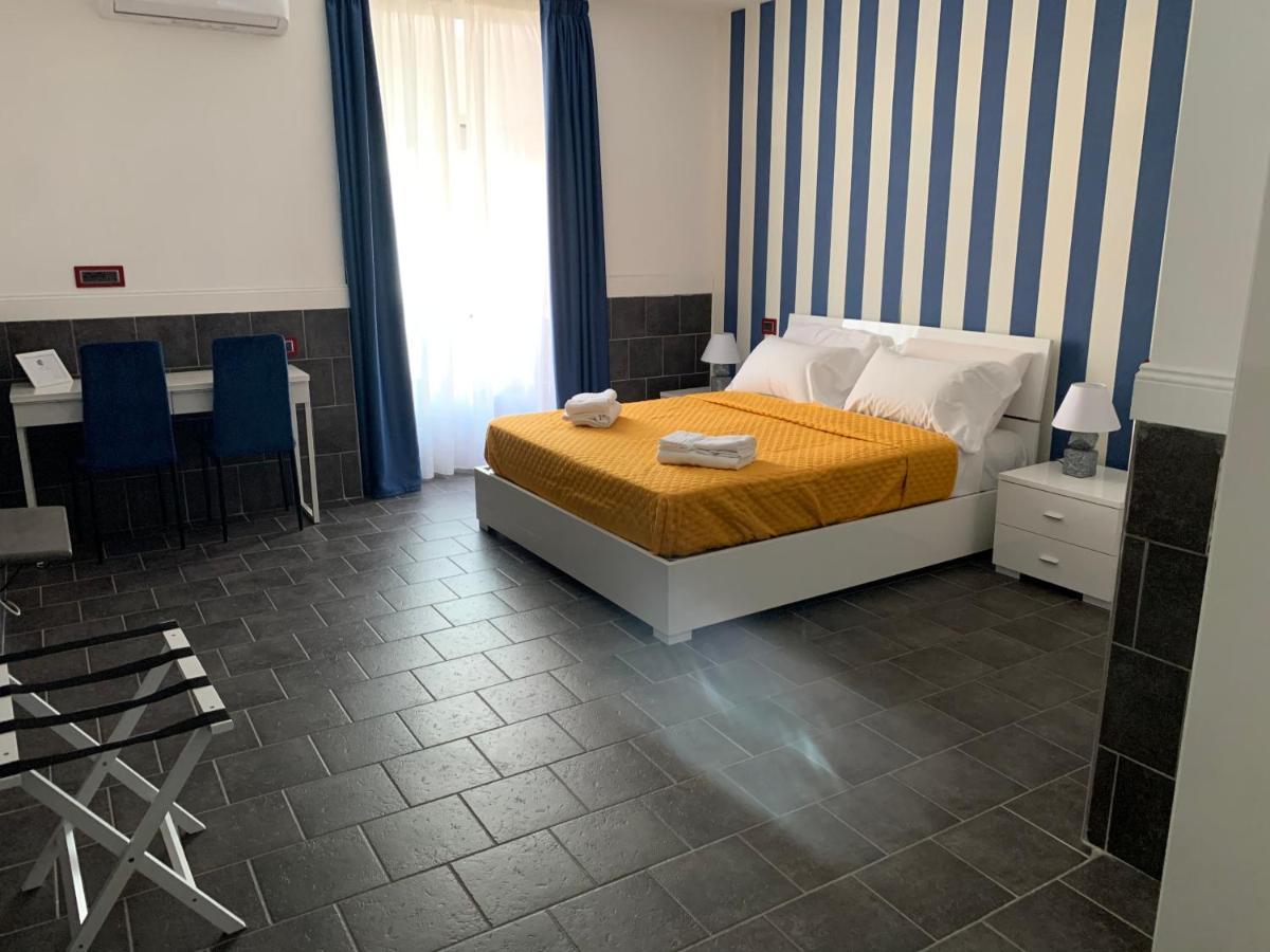 Yacht Club Angioino Hotel Napels Buitenkant foto