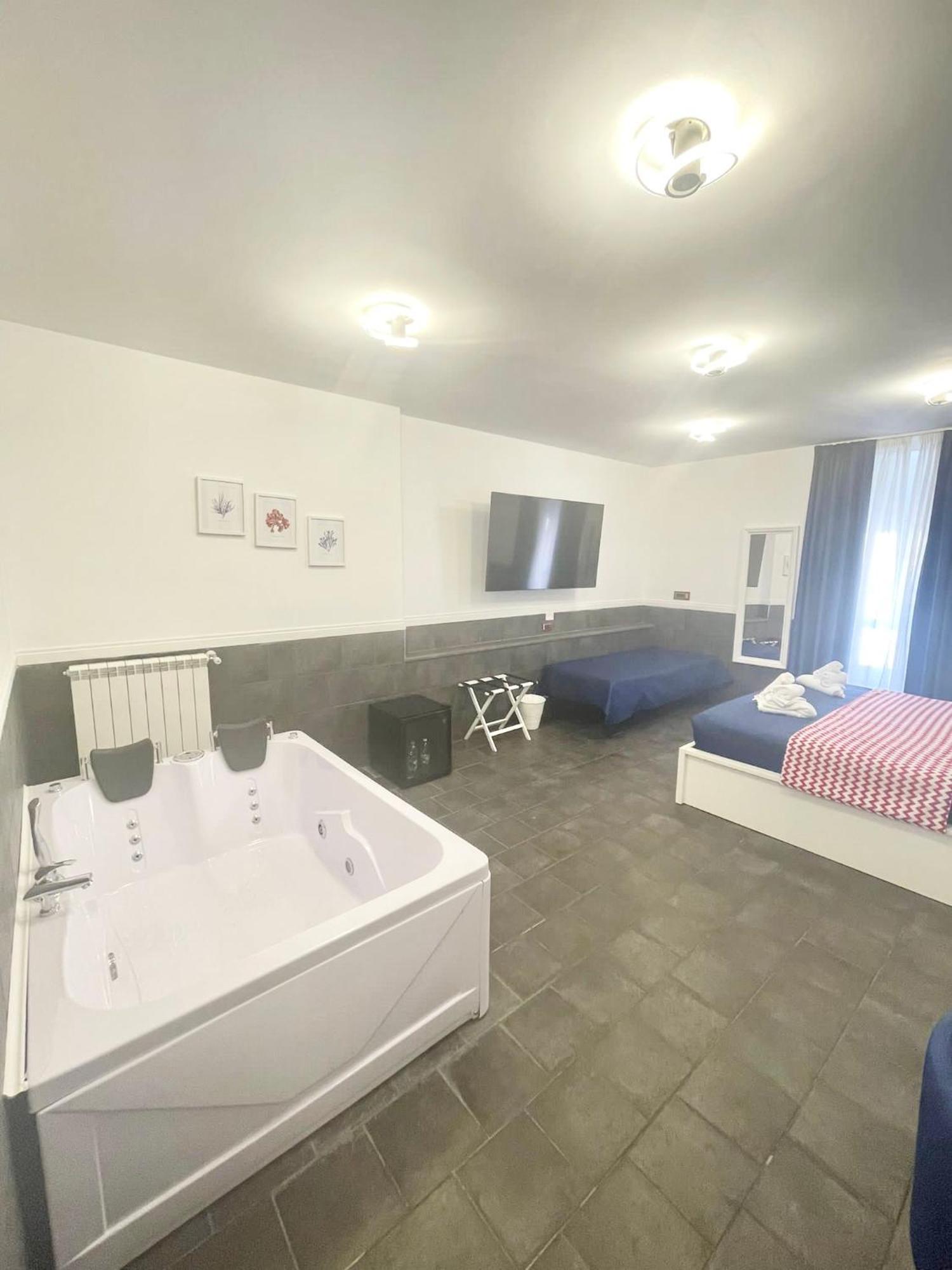 Yacht Club Angioino Hotel Napels Buitenkant foto