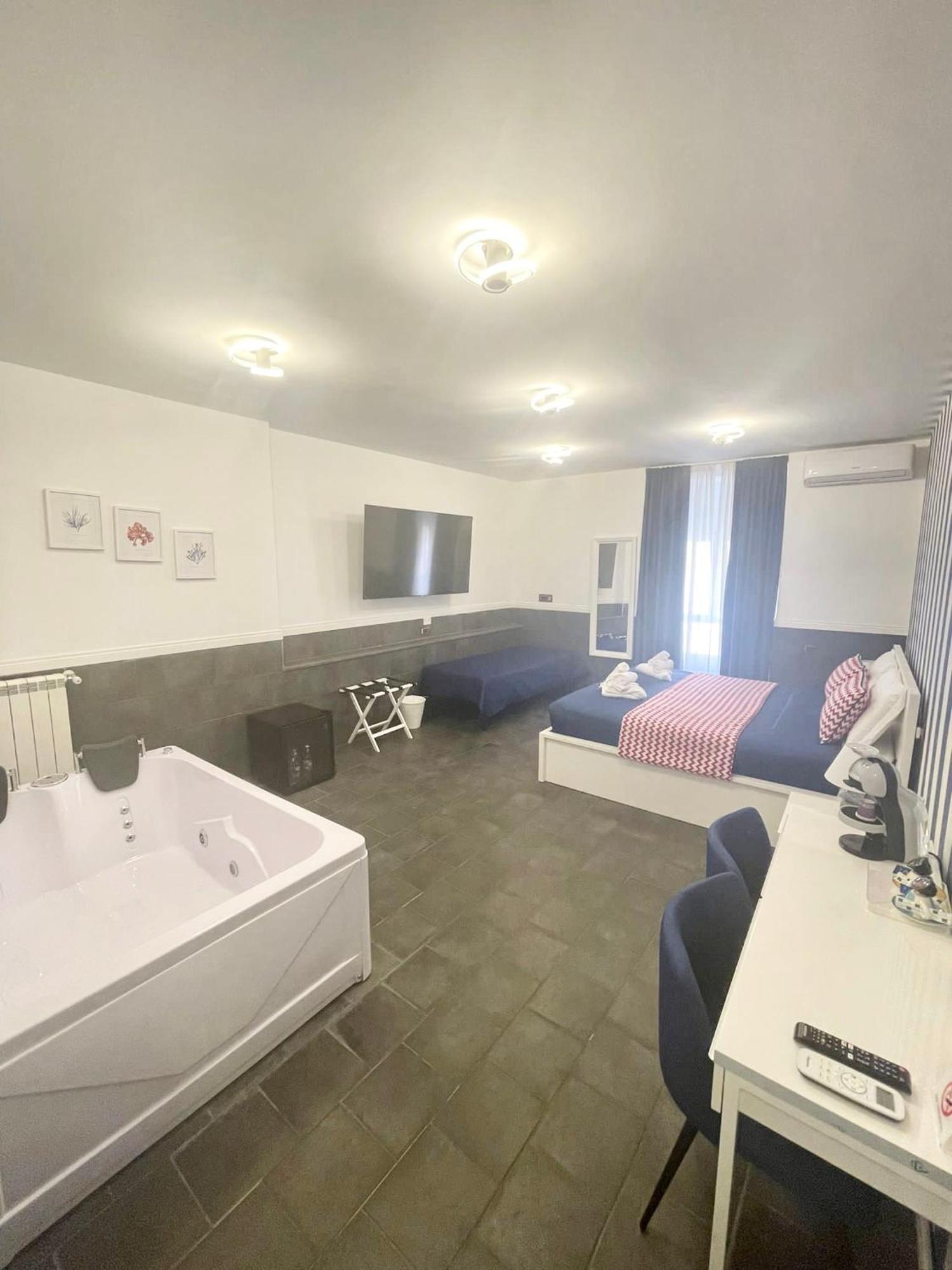 Yacht Club Angioino Hotel Napels Buitenkant foto